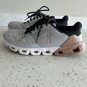 On Cloudflyer running shoes size 7.5